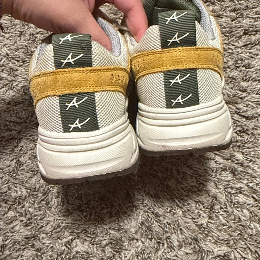 Mephisto all rounder women’s dynamic sneakers yellow size 7.5